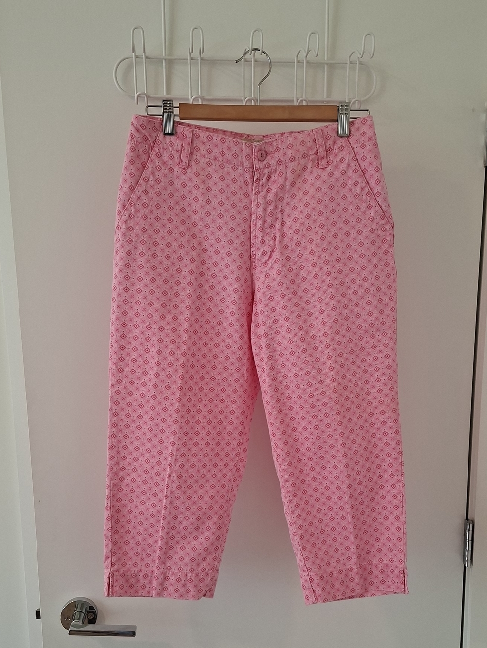 Vintage St. John's Bay Super Cute Pink Patterned Summer Capris (US 8P)